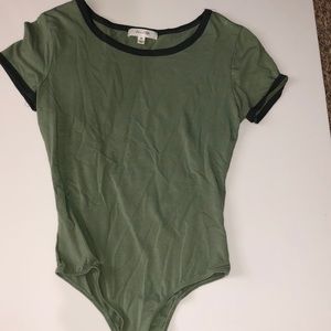 Short sleeve body suit